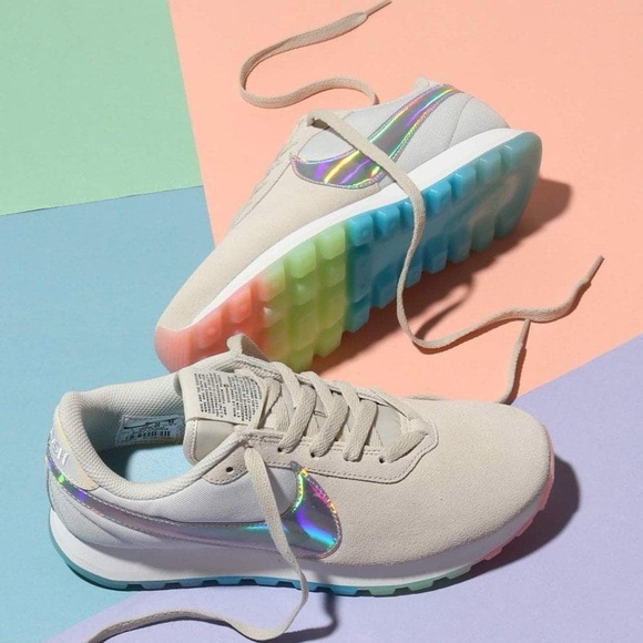 W NIKE PRE-LOVE O.X. Holographic Women's Sneakers - Picture 3 of 9